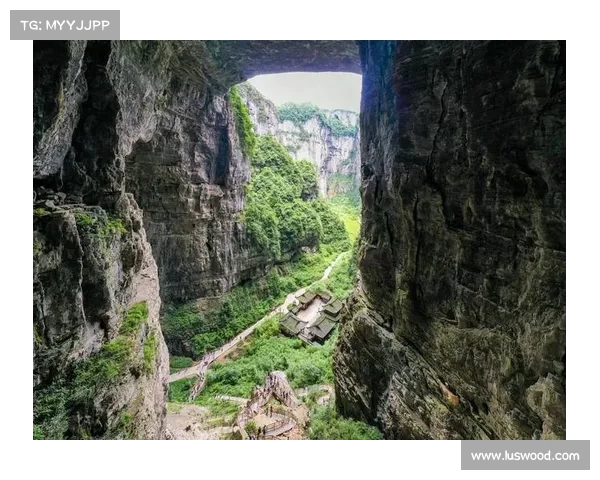 天坑深处佛像神秘现身揭开古老秘密的冒险之旅 天坑深处佛像神秘现身揭开古老秘密的冒险之旅